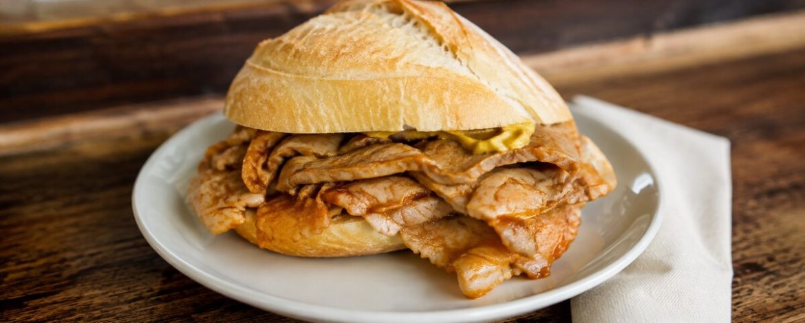 Bifana, sandwich portugais au porc mariné