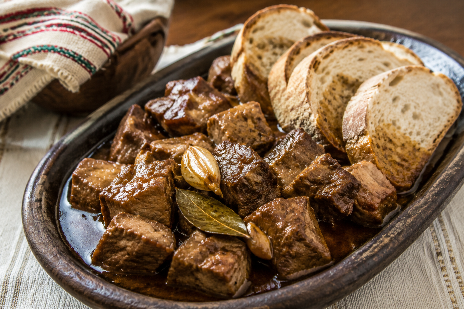 Carne de Vinha d’Alhos de Madère, porc mariné au vin et à l’ail